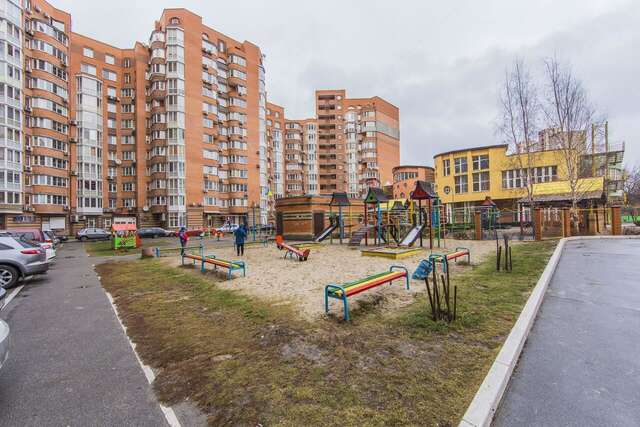 Апартаменты Комфортная двухкомнатная квартира возле метро Академгородок Киев-5